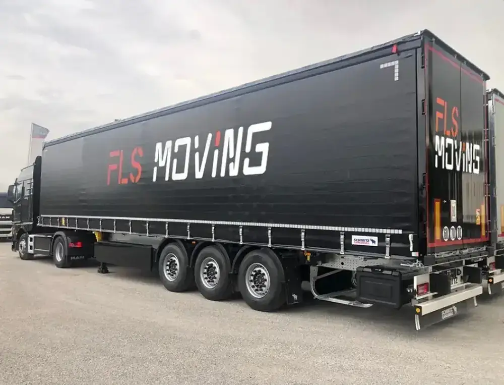 Chargement de camion pour un déménagement international FLS Moving