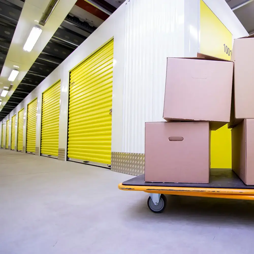 Espace de garde-meubles sécurisé FLS Moving à Bruxelles